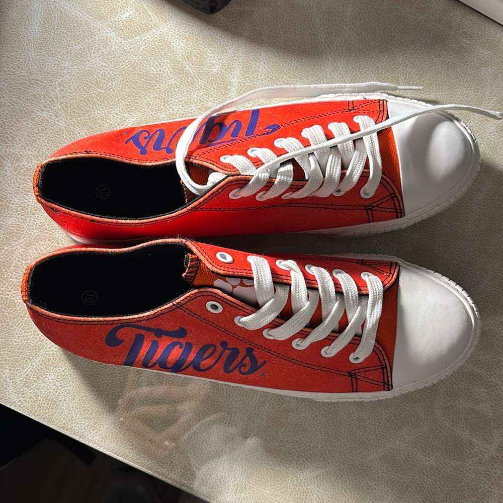 Off brand converse